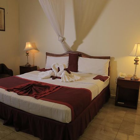 Executive Airport Hotel Энтеббе Экстерьер фото