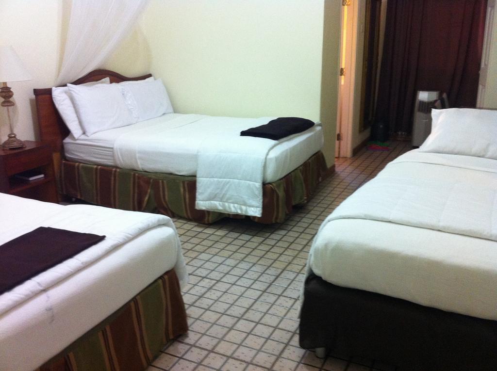 Executive Airport Hotel Энтеббе Номер фото