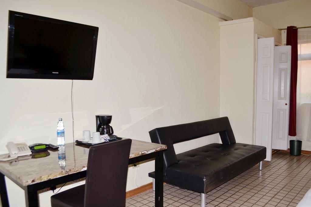 Executive Airport Hotel Энтеббе Экстерьер фото