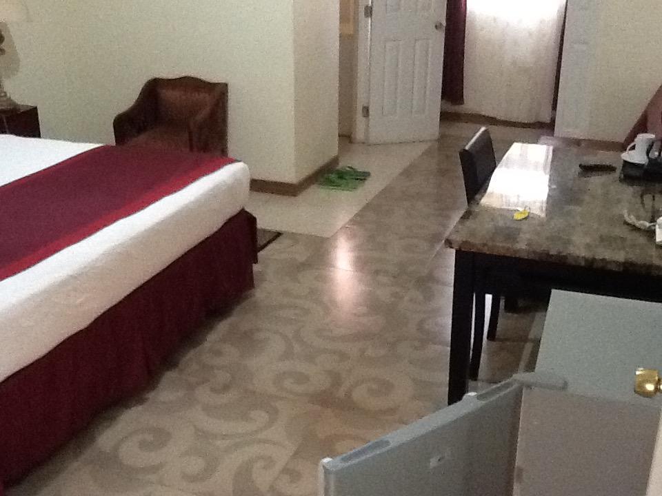 Executive Airport Hotel Энтеббе Экстерьер фото