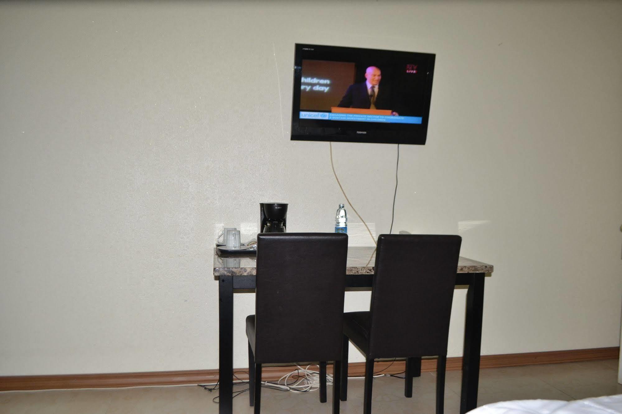 Executive Airport Hotel Энтеббе Экстерьер фото