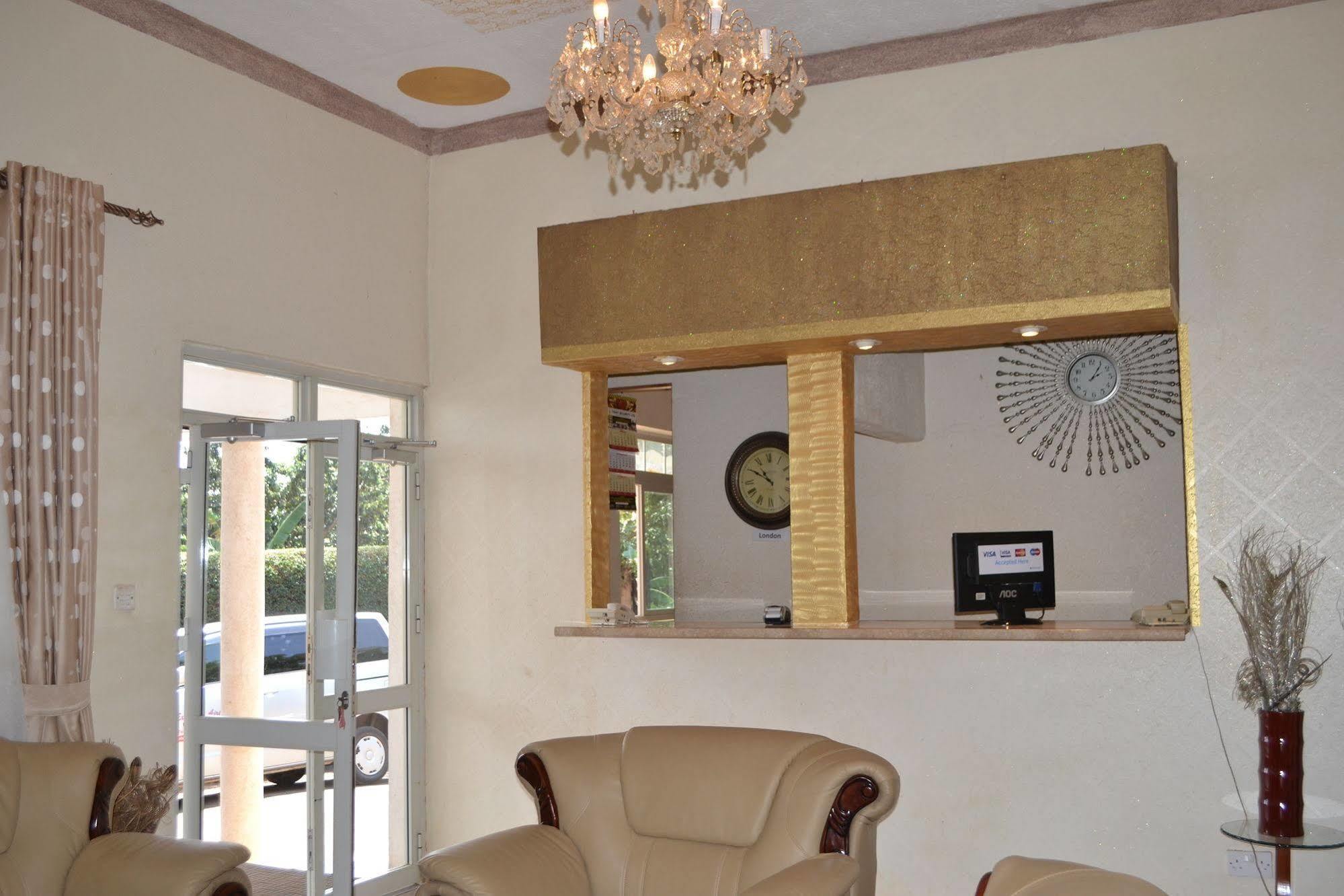 Executive Airport Hotel Энтеббе Экстерьер фото
