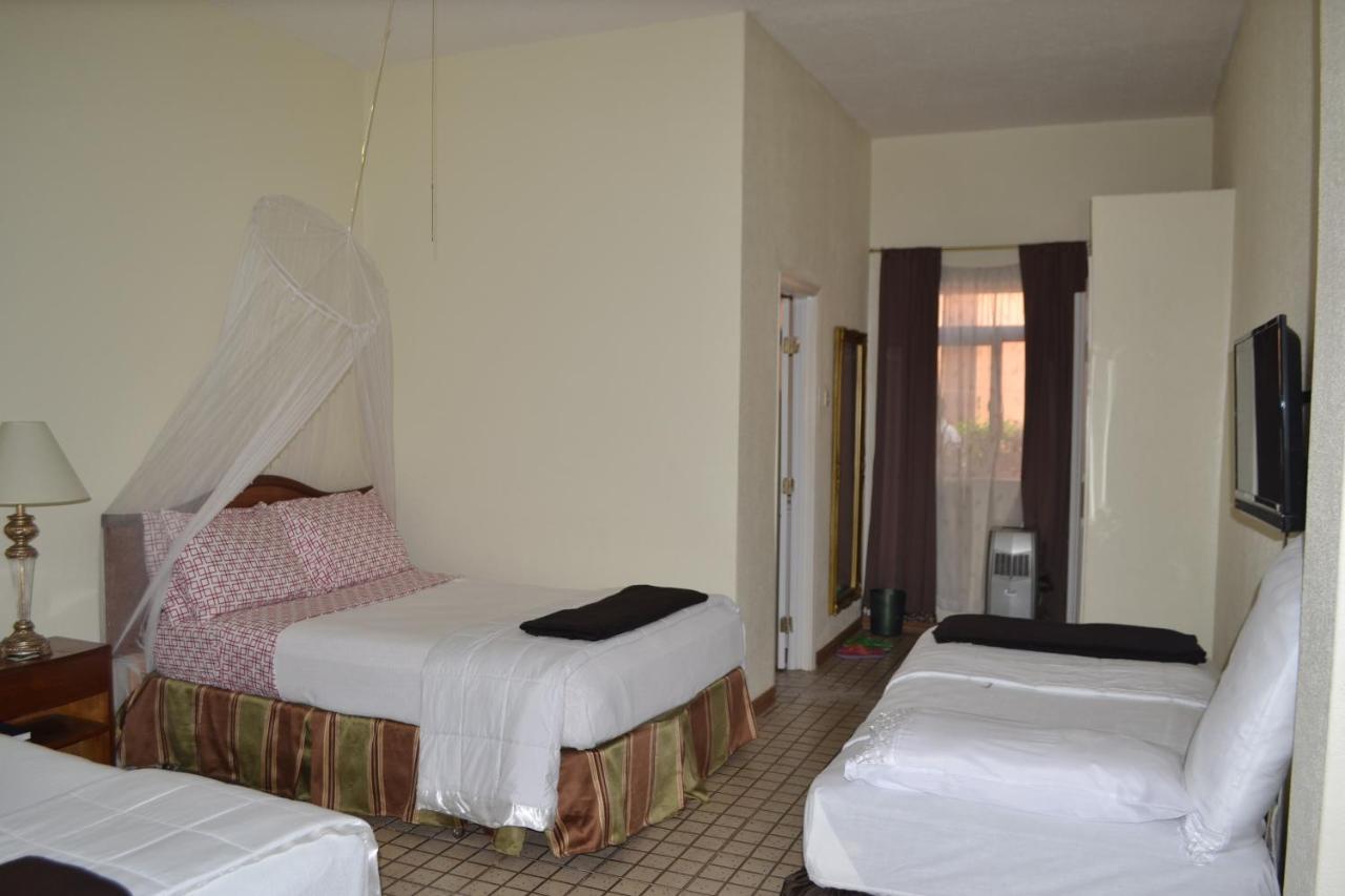 Executive Airport Hotel Энтеббе Экстерьер фото